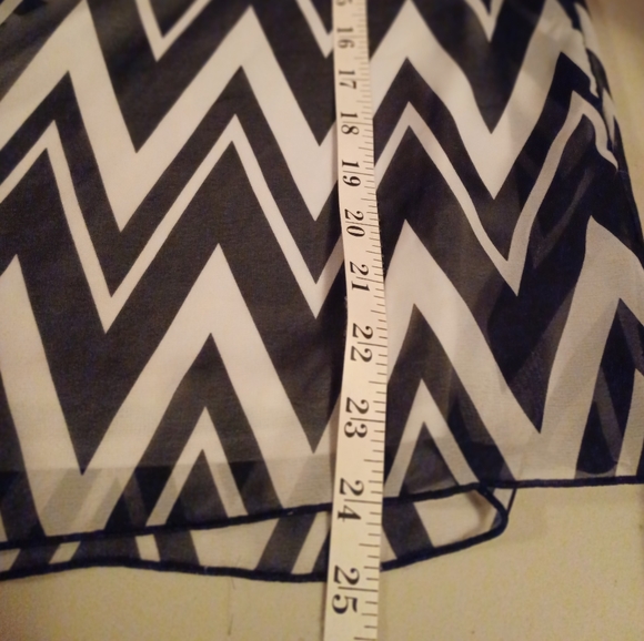 PRICE DROP!! Sleevless blouse - Picture 8 of 9